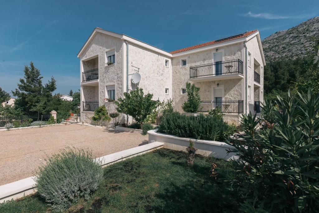 Výhľad na hory alebo výhľad na hory priamo z apartmánu