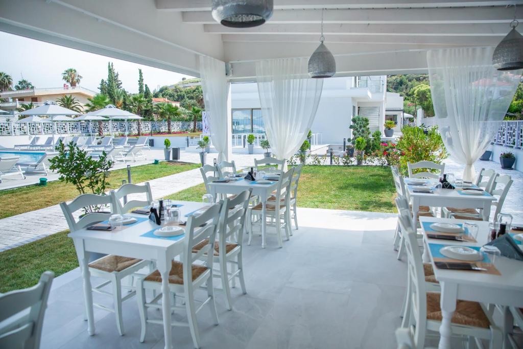 Restaurace v ubytování Laguna Resort by Diomedes Group