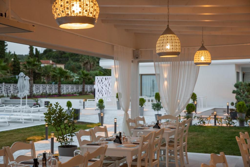 Restaurace v ubytování Laguna Resort by Diomedes Group