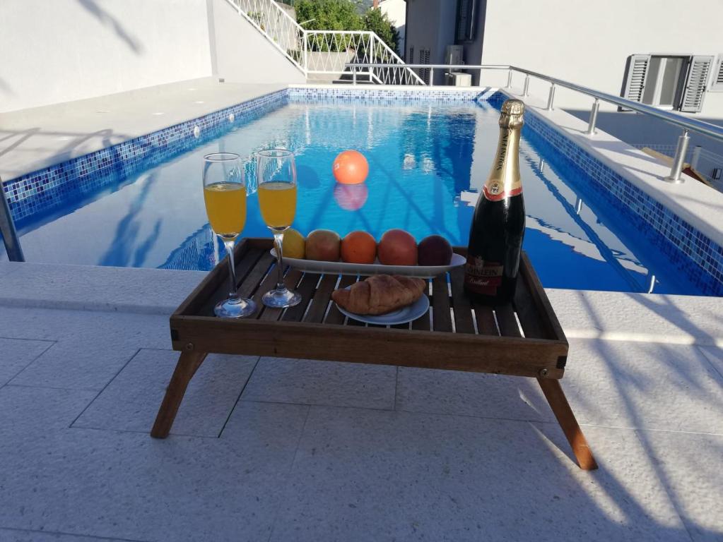 Bazén v ubytovaní Apartments Leptiric alebo v jeho blízkosti