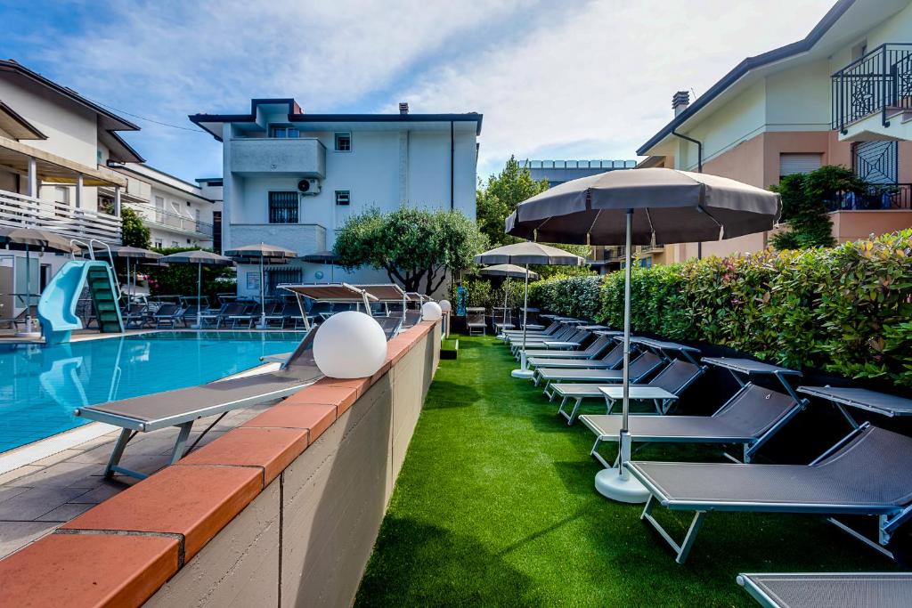Bazén v ubytování Hotel Giamaika nebo v jeho okolí