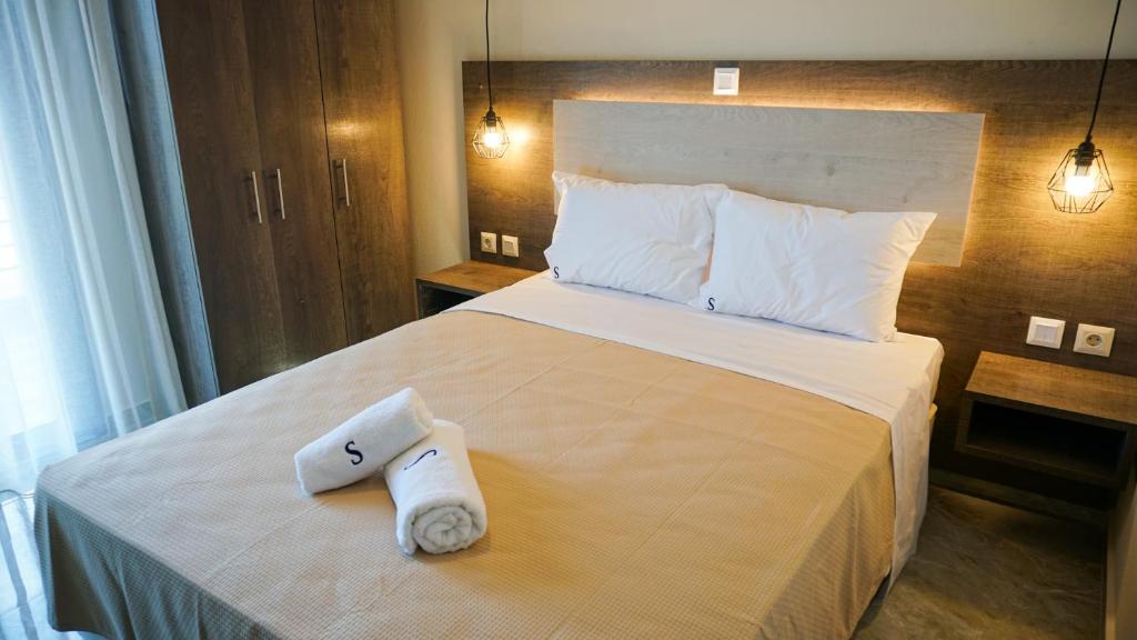 Sinodinos Deluxe Apartments - 1