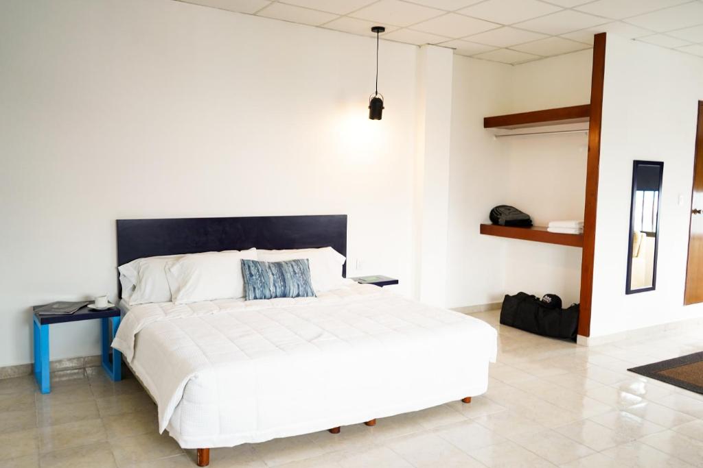 Postel nebo postele na pokoji v ubytování Hotel & Suites Arges - Centro Chetumal