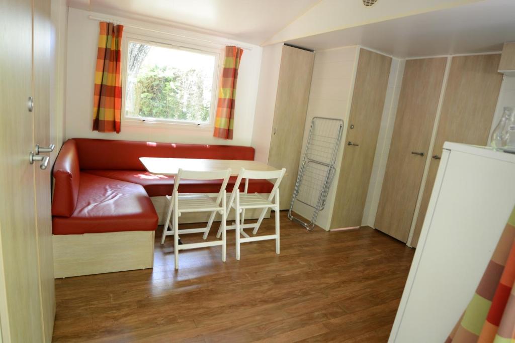 Kuchyň nebo kuchyňský kout v ubytování camping rochecondrie