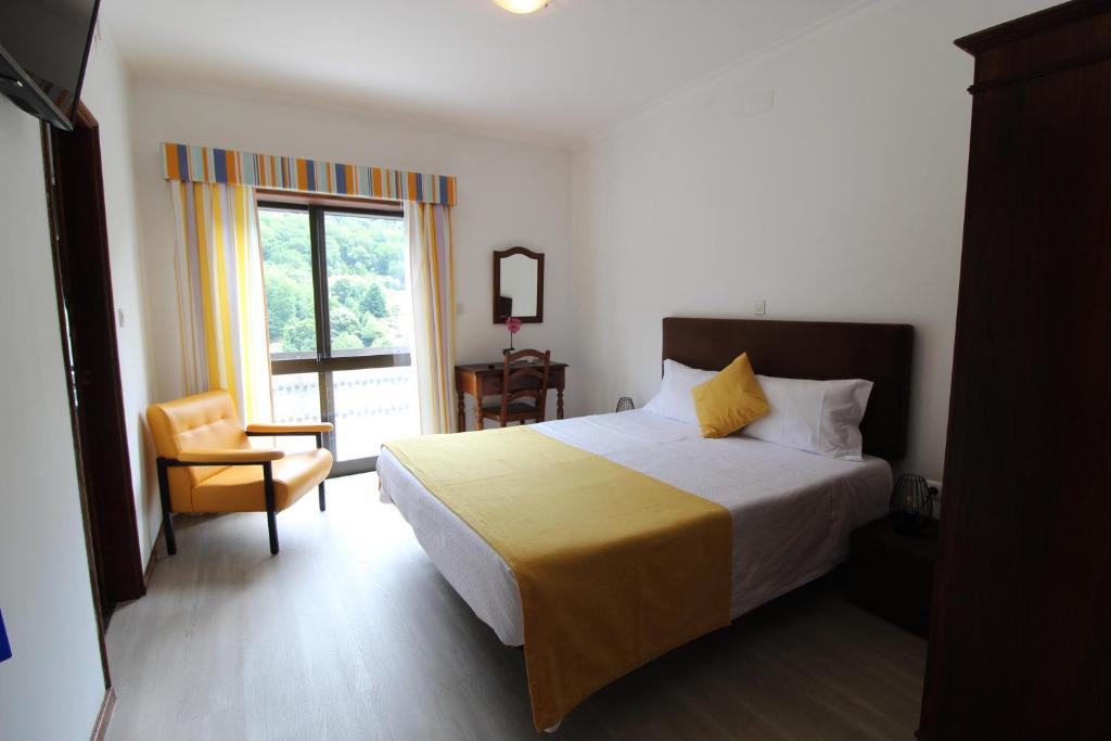 Gerês Guest House - Tweepersoonskamer Met Uitzicht Op De Bergen