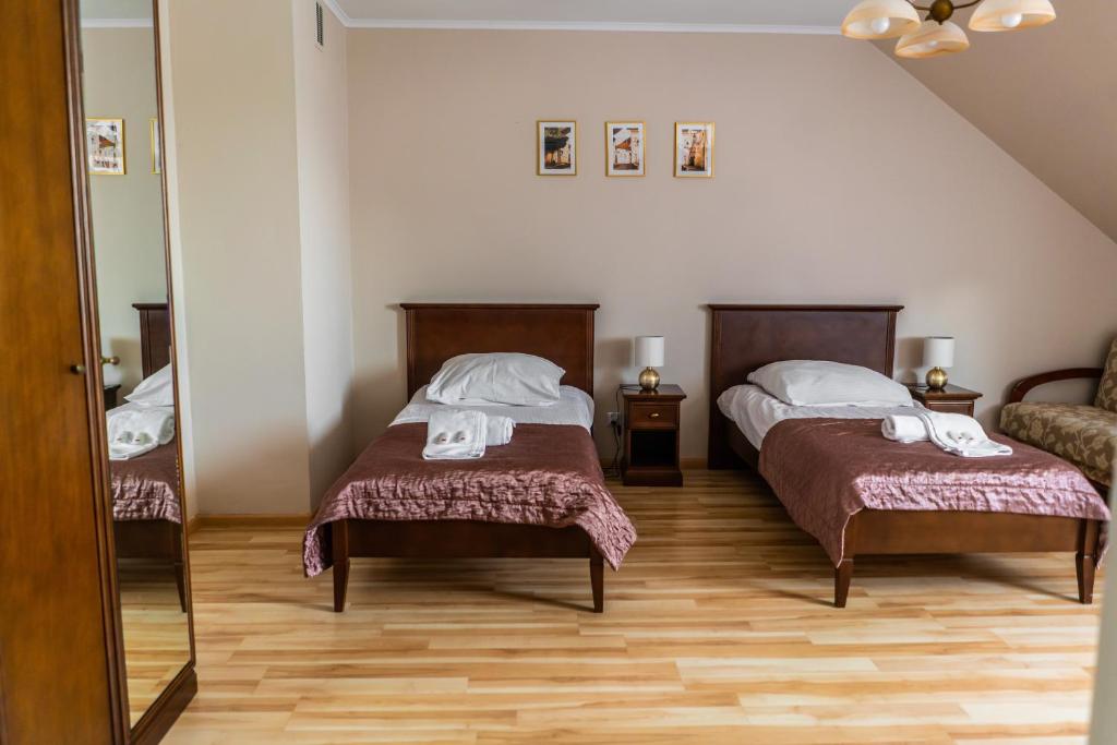 Dworek Helena - Family Room