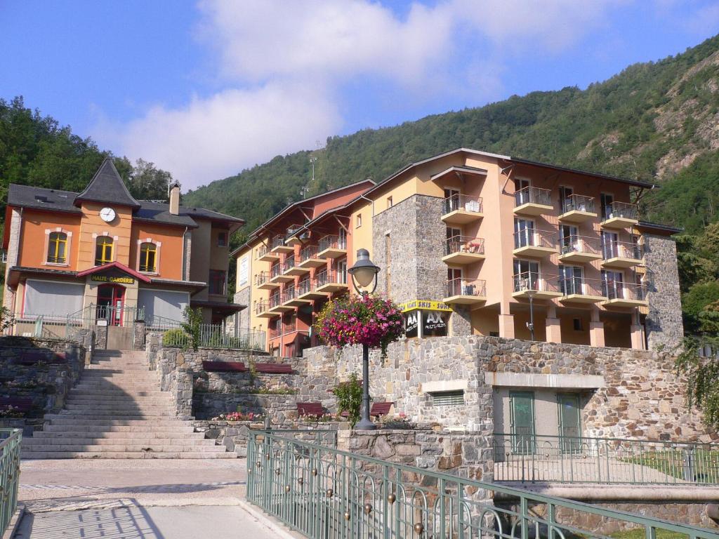 Nespecifikovaný výhled na hory nebo výhled na hory při pohledu z aparthotelu