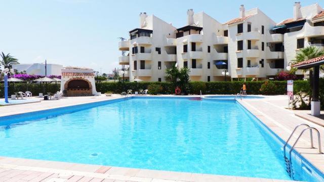 Bazén v ubytovaní Apartamento en Denia alebo v jeho blízkosti