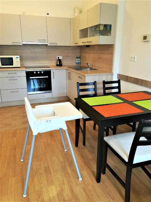 Kuchyň nebo kuchyňský kout v ubytování Apartment Promenada