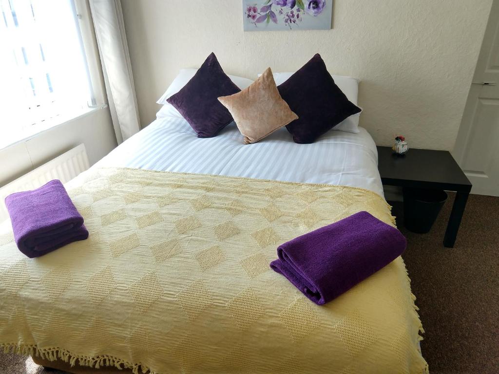 Rowe Gardens - Self Catering - Guesthouse Style - Comfortable Twin or Double Rooms - Quiet Residential Area