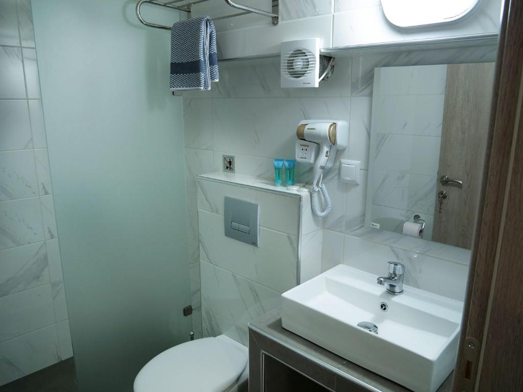 Sunshine Apartments - 9