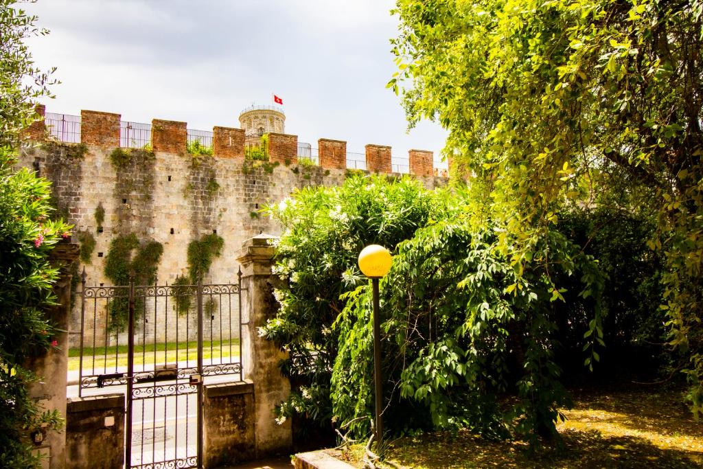 Vonkajšia záhrada v ubytovaní InnPisaRentals 2- Pisa Books & Tower Apartment