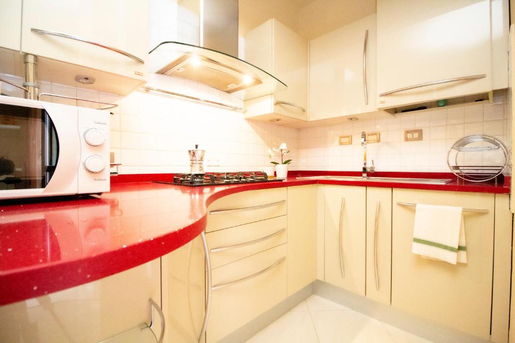 Kuchyňa alebo kuchynka v ubytovaní InnPisaRentals 2- Pisa Books & Tower Apartment