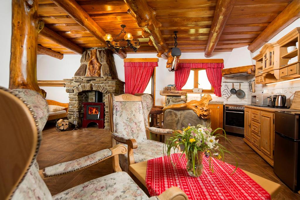 Kuchyňa alebo kuchynka v ubytovaní Apartmány Kubínska hoľa - ZRUB