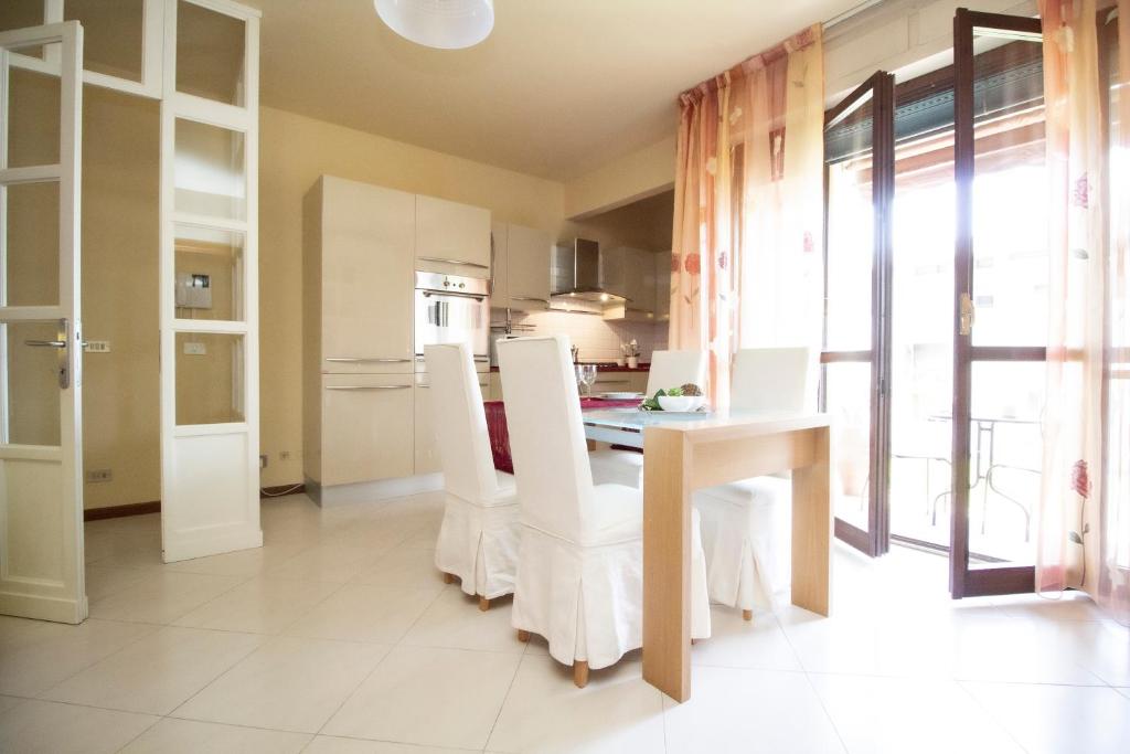 Kuchyňa alebo kuchynka v ubytovaní InnPisaRentals 2- Pisa Books & Tower Apartment