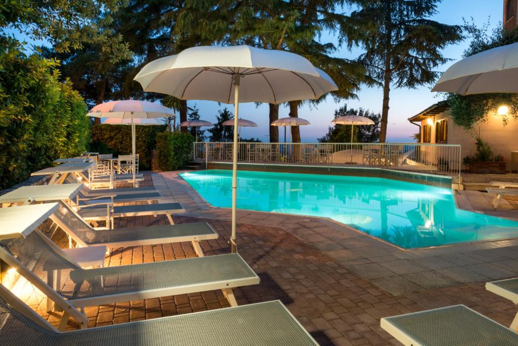 Bazén v ubytování Duca Del Mare - Hotel Di Nardo group nebo v jeho okolí