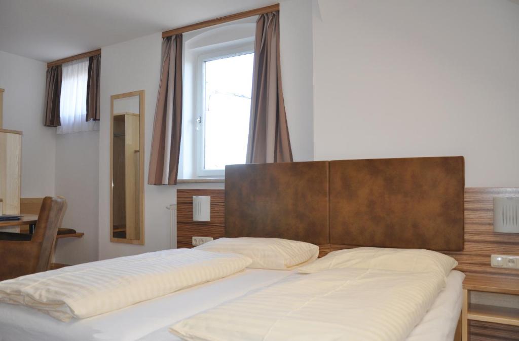 Postel nebo postele na pokoji v ubytování Hotel Almtalerhof