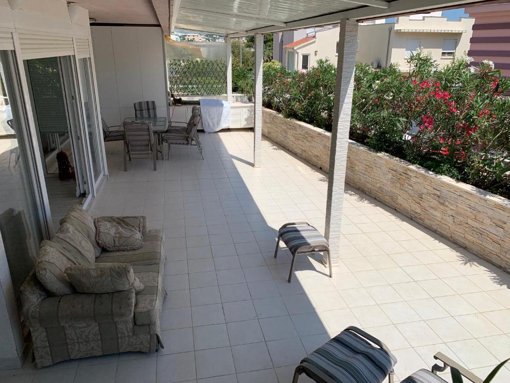 Balkón alebo terasa v ubytovaní Apartment Relax whit big terrace 170m2 Near the best Beach in City