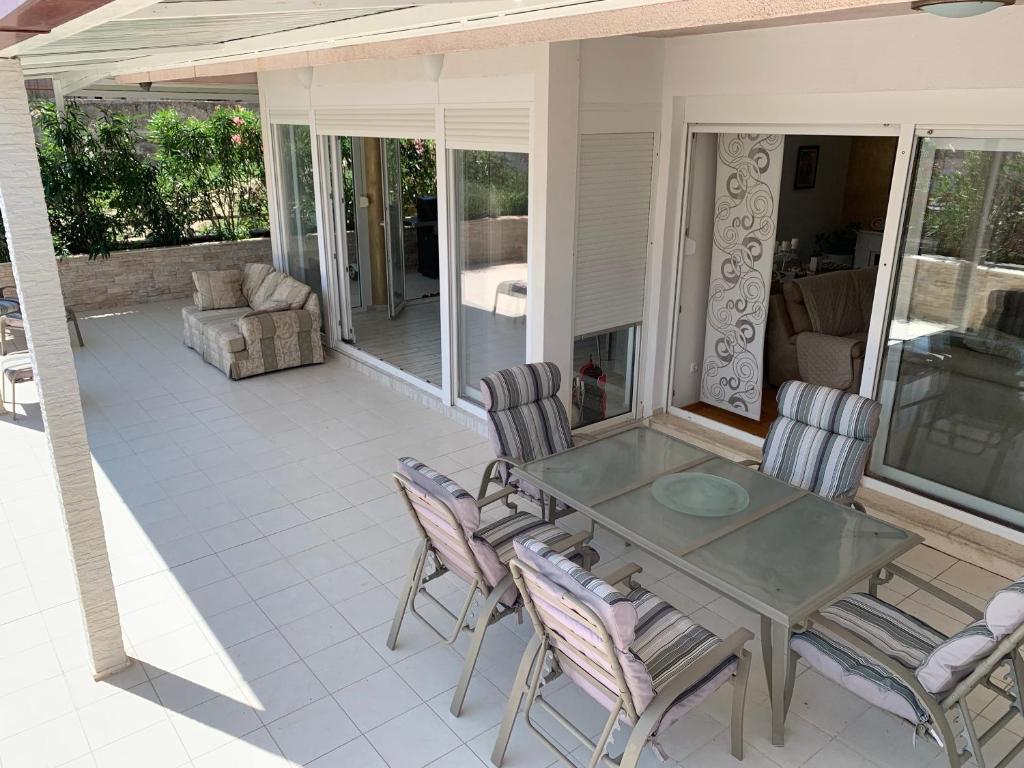 Posedenie v ubytovaní Apartment Relax whit big terrace 170m2 Near the best Beach in City