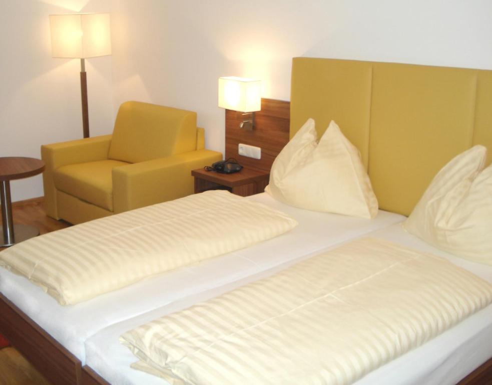 Postel nebo postele na pokoji v ubytování Hotel Almtalerhof