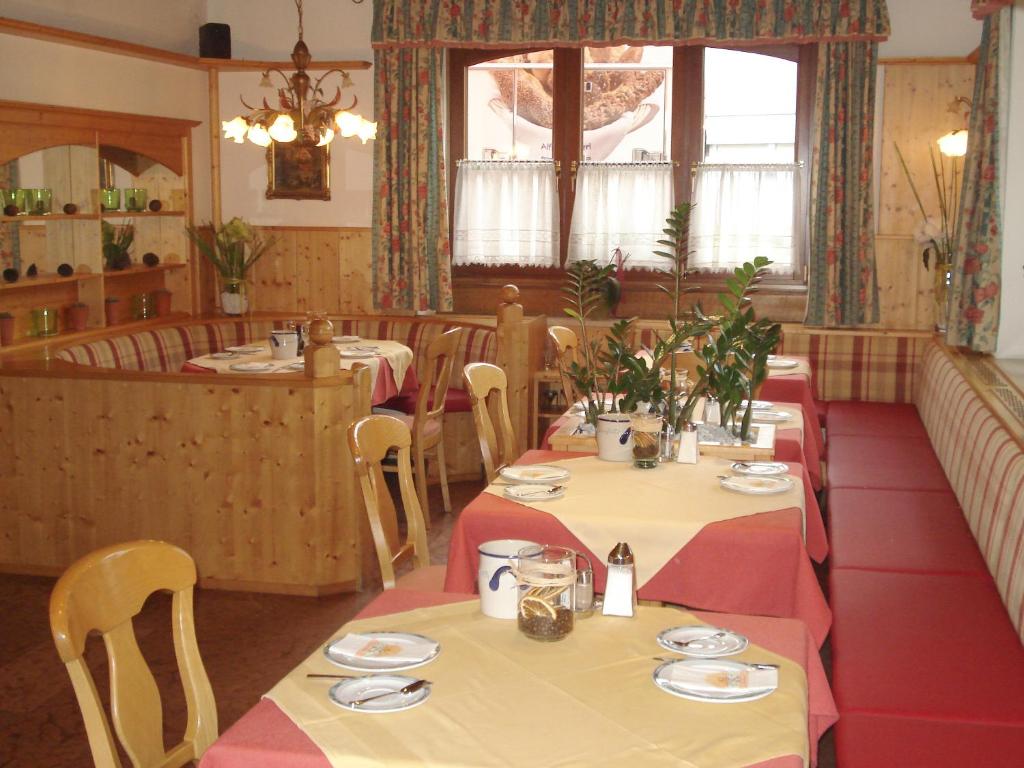 Restaurace v ubytování Hotel Almtalerhof