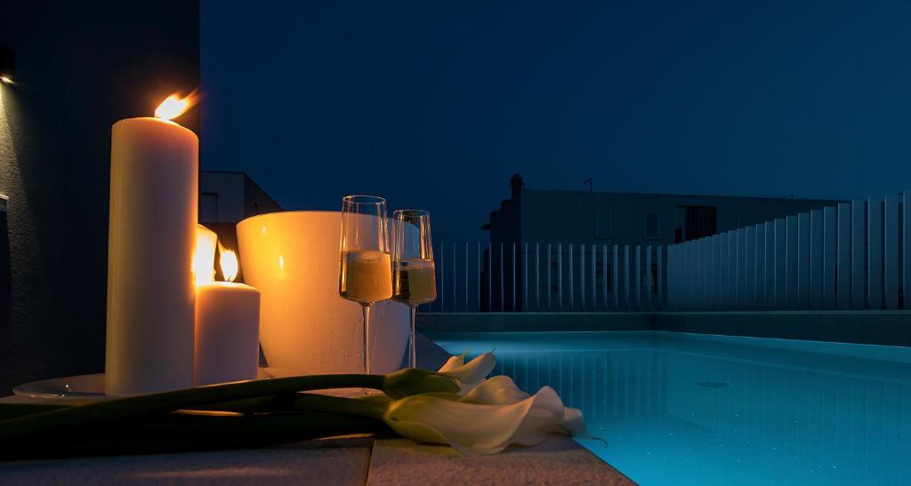 Bazén v ubytovaní The Pleasurist - apartment with PRIVATE heated pool and terrace alebo v jeho blízkosti