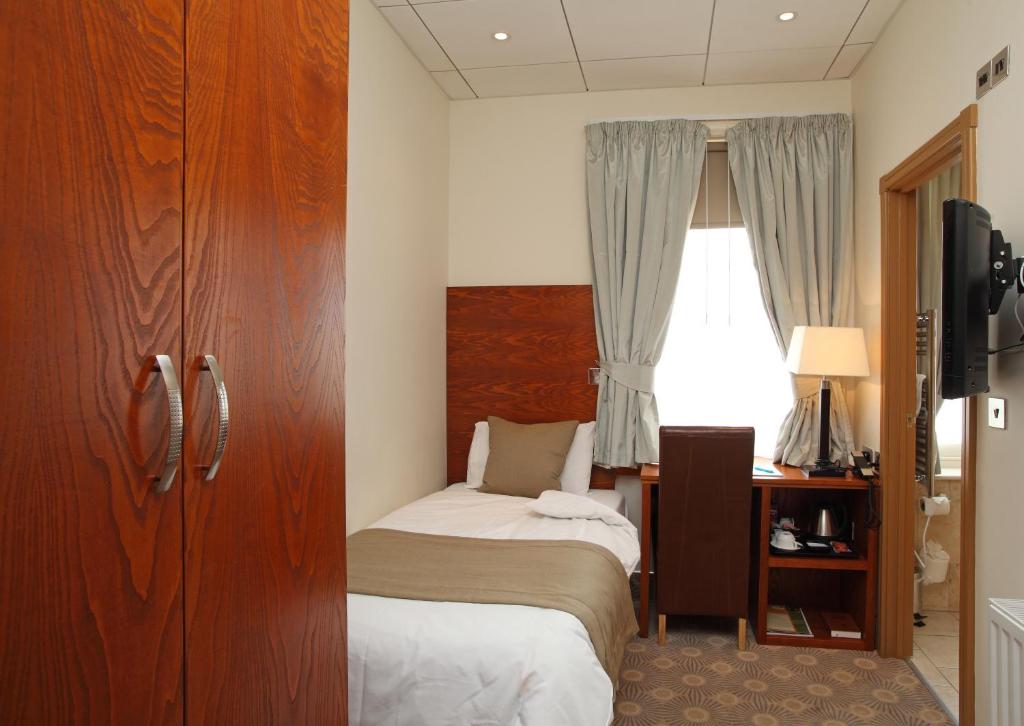Pier Hotel - 