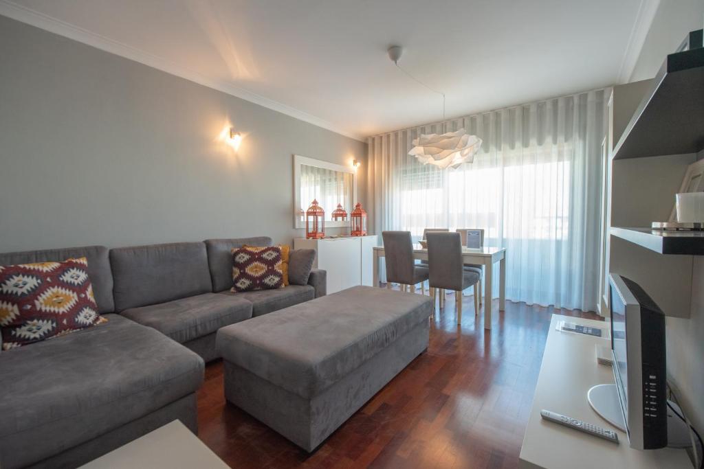 a living room with a couch and a table at Apartamento Mouzinho de Albuquerque in Matosinhos