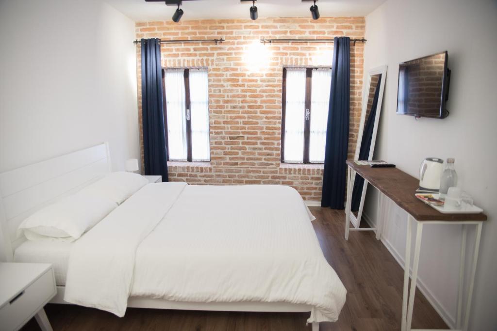Ένα ή περισσότερα κρεβάτια σε δωμάτιο στο Old Bazaar Rooms