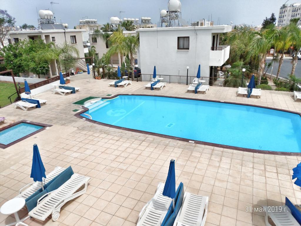 Bazén v ubytování Constantaras Apartments nebo v jeho okolí