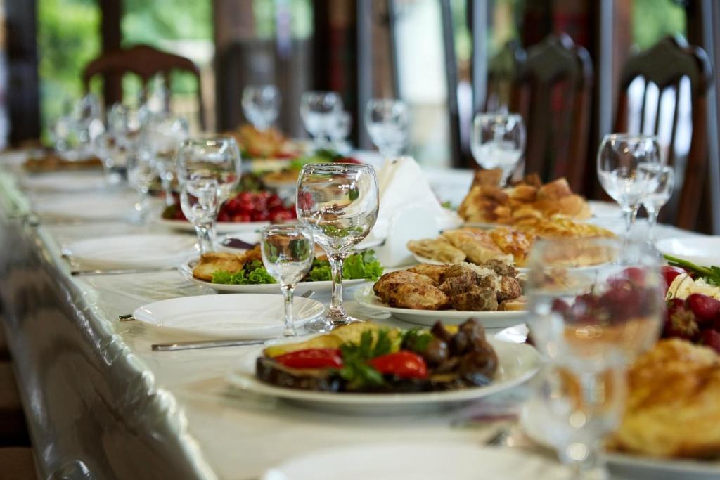 Đồ ăn tại/gần nhà khách