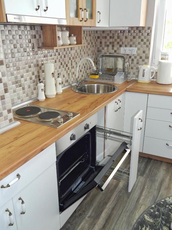 Kuchyň nebo kuchyňský kout v ubytování Apartman Centar