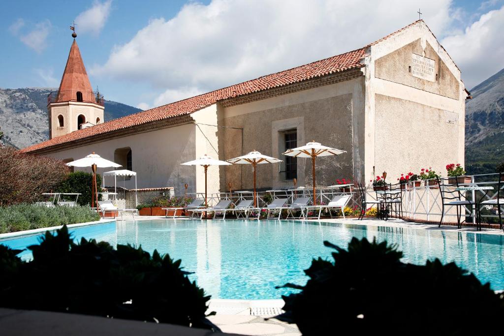 Bazén v ubytování La Locanda Delle Donne Monache nebo v jeho okolí