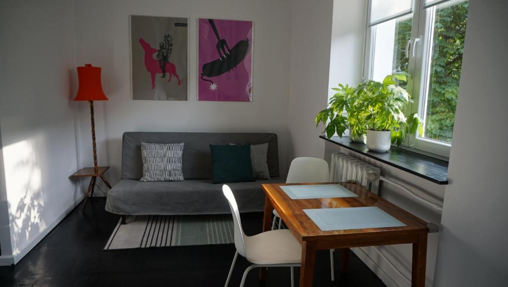 Posedenie v ubytovaní Lovely Bubbly Apartment