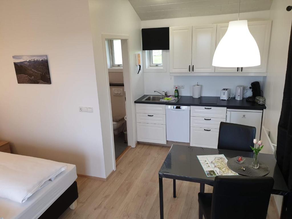 Eldhús eða eldhúskrókur á Hvammból Guesthouse