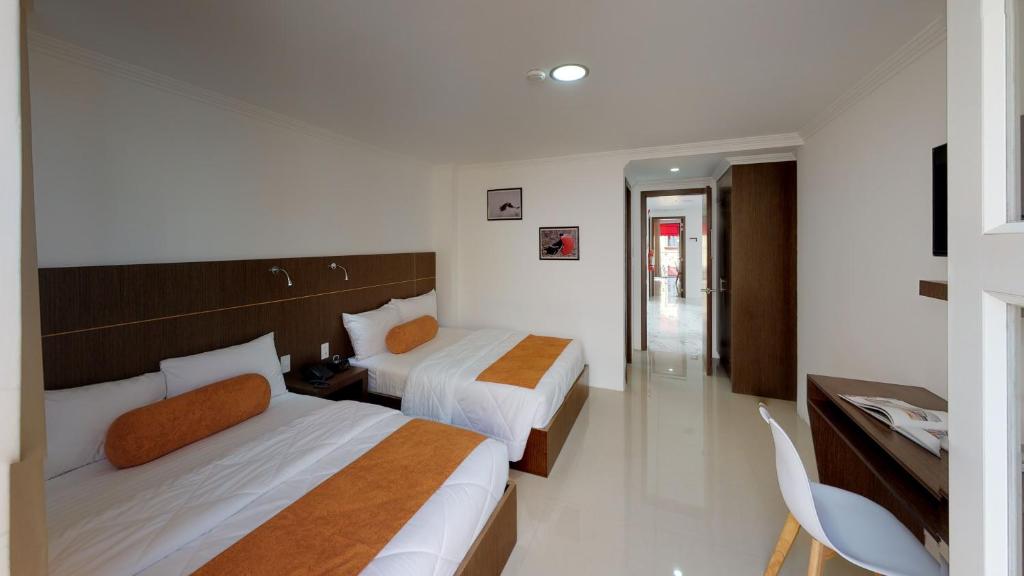 Postel nebo postele na pokoji v ubytování Hotel Gran Mariscal Quito