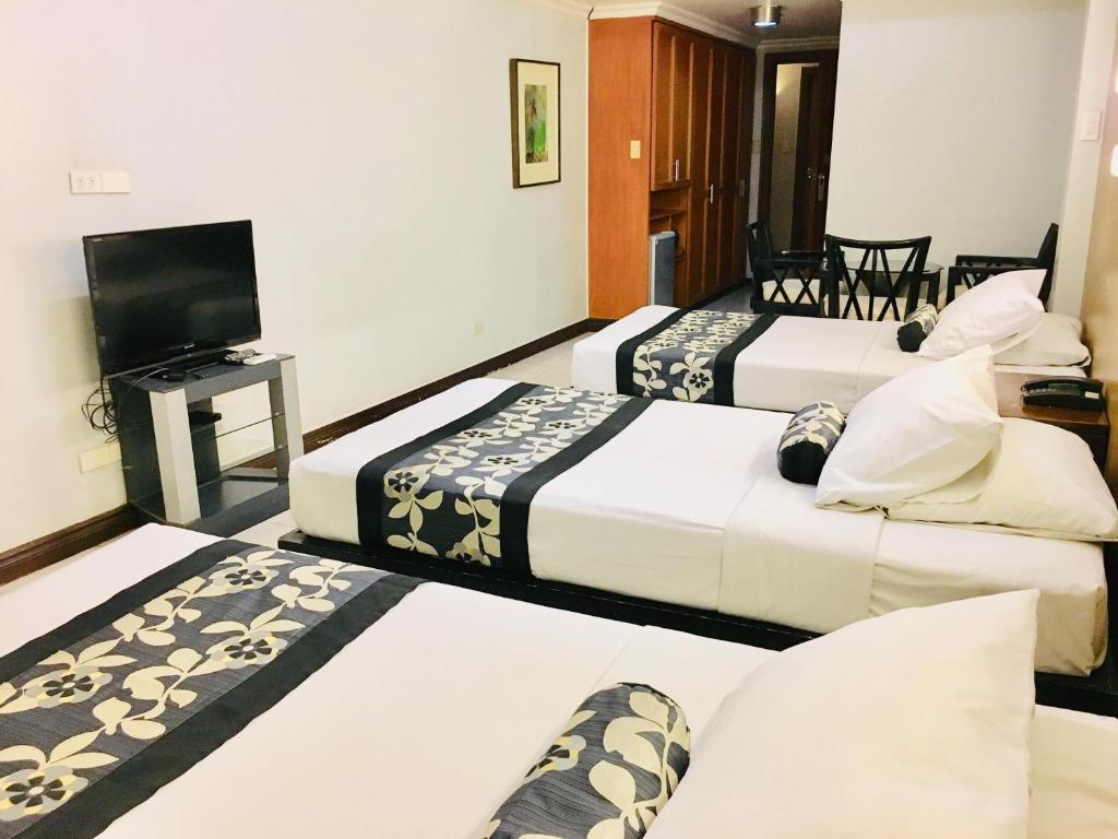 Postel nebo postele na pokoji v ubytování Jupiter Suites
