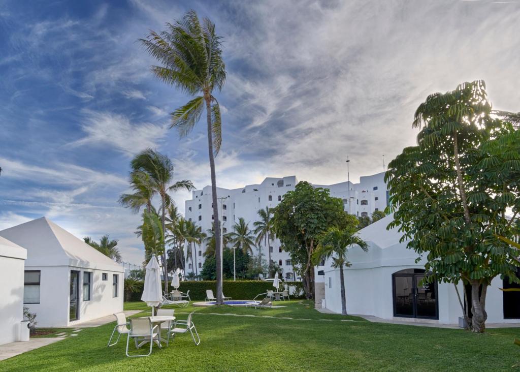 a view of the resort from the yard at Gaviana Resort in Mazatlán