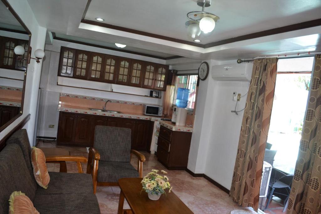 Kuchyň nebo kuchyňský kout v ubytování Villa Prescilla