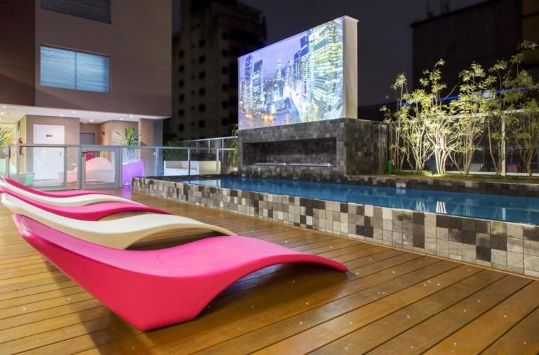  Apartamento c/infinity pool prox shopping Frei Caneca 704