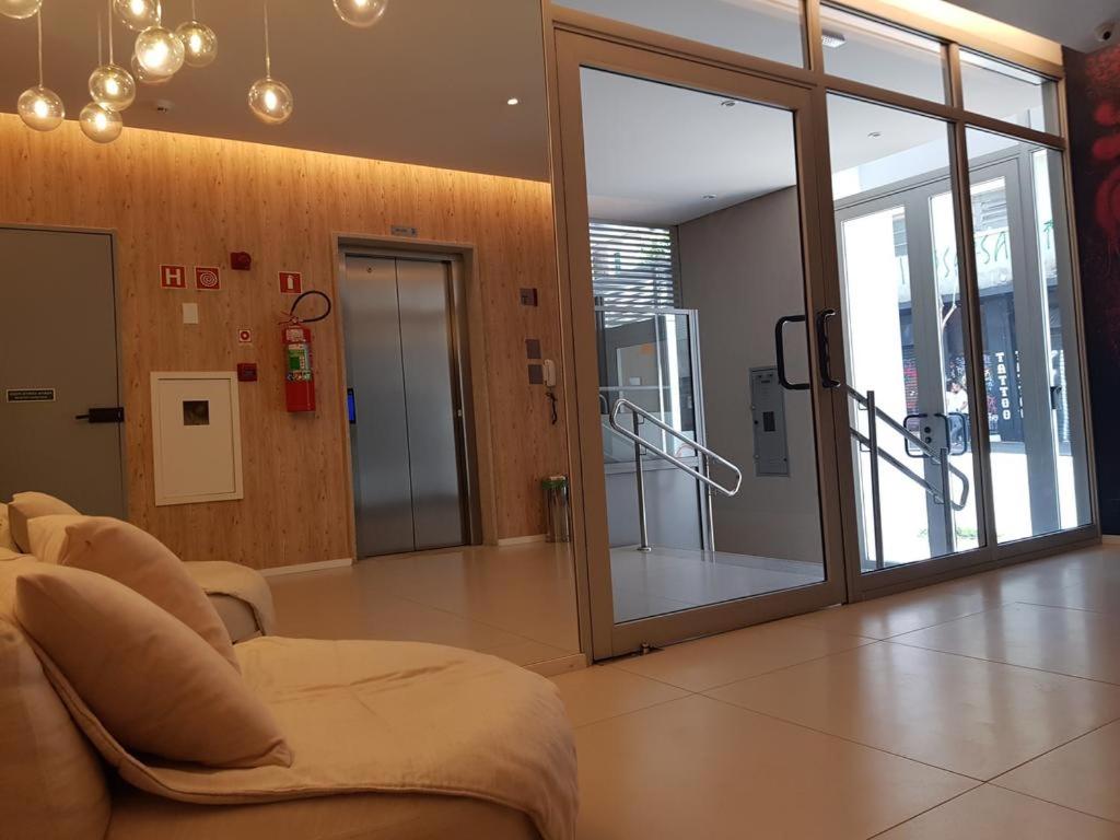  Apartamento c/infinity pool prox shopping Frei Caneca 704