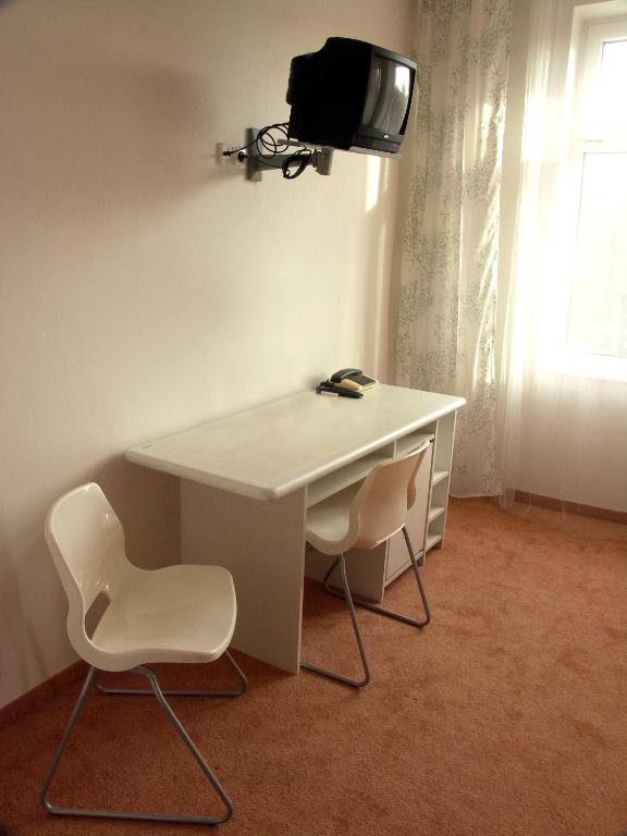 TV a/nebo společenská místnost v ubytování Hotel Saloon