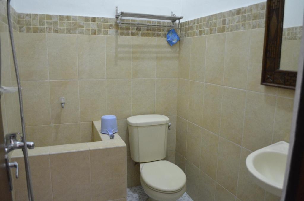 Koupelna v ubytování Sartika Hotel Prawirotaman