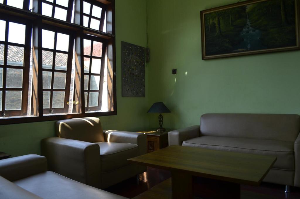 Posezení v ubytování Sartika Hotel Prawirotaman
