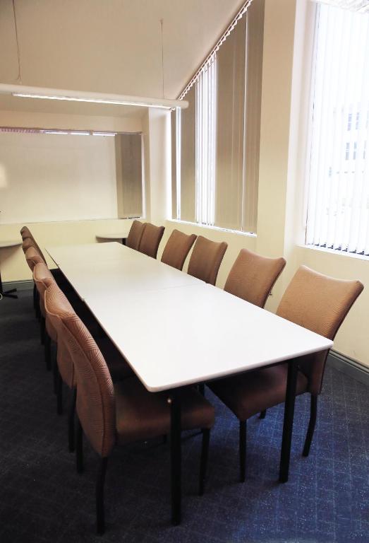 Twin Towers Inn - Resim 33