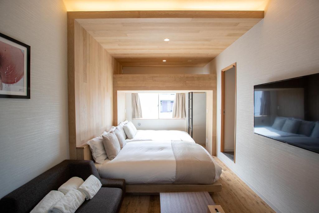 Postel nebo postele na pokoji v ubytování Sakura Cross Hotel Shinjuku East