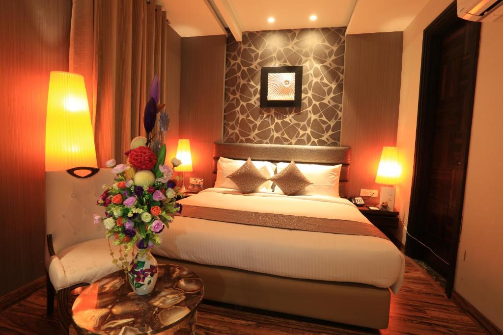 Postel nebo postele na pokoji v ubytování The Vivaan Hotel & Resorts Karnal