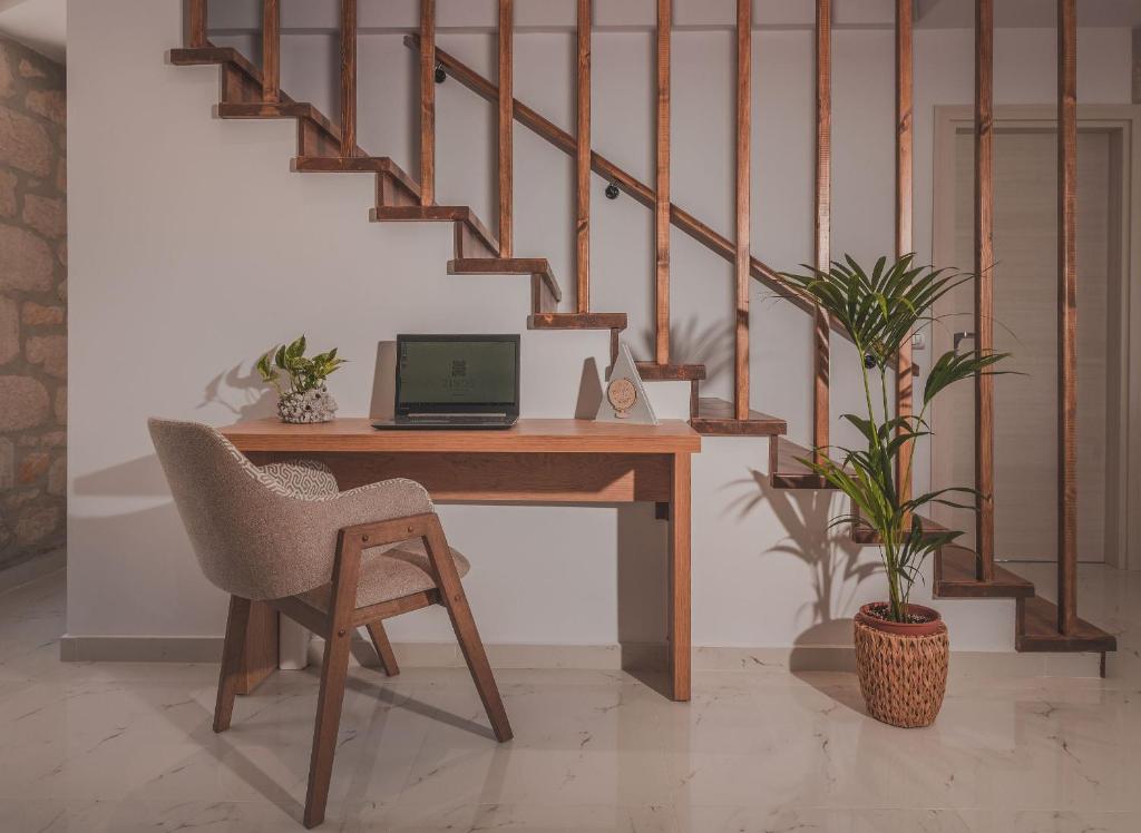 Televízia a/alebo spoločenská miestnosť v ubytovaní Zinos Luxury Villa