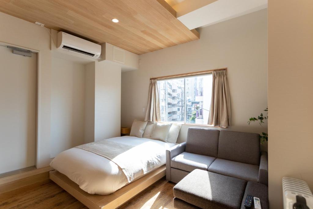 Postel nebo postele na pokoji v ubytování Sakura Cross Hotel Shinjuku East