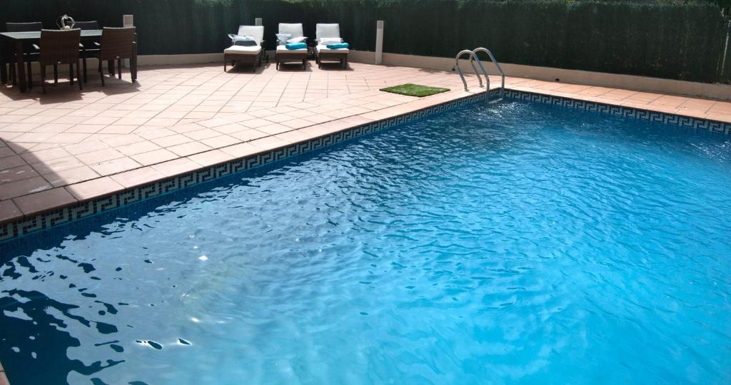Bazén v ubytovaní Apartament Les Tonyines alebo v jeho blízkosti